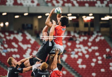 爱游戏体育在线-美国足球联盟新赛季揭幕战点燃战火 传统劲旅与新锐力量激情碰撞