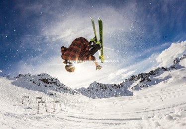 爱游戏体育在线-比利亚雷亚尔痛失好局 塞维利亚逆转夺胜